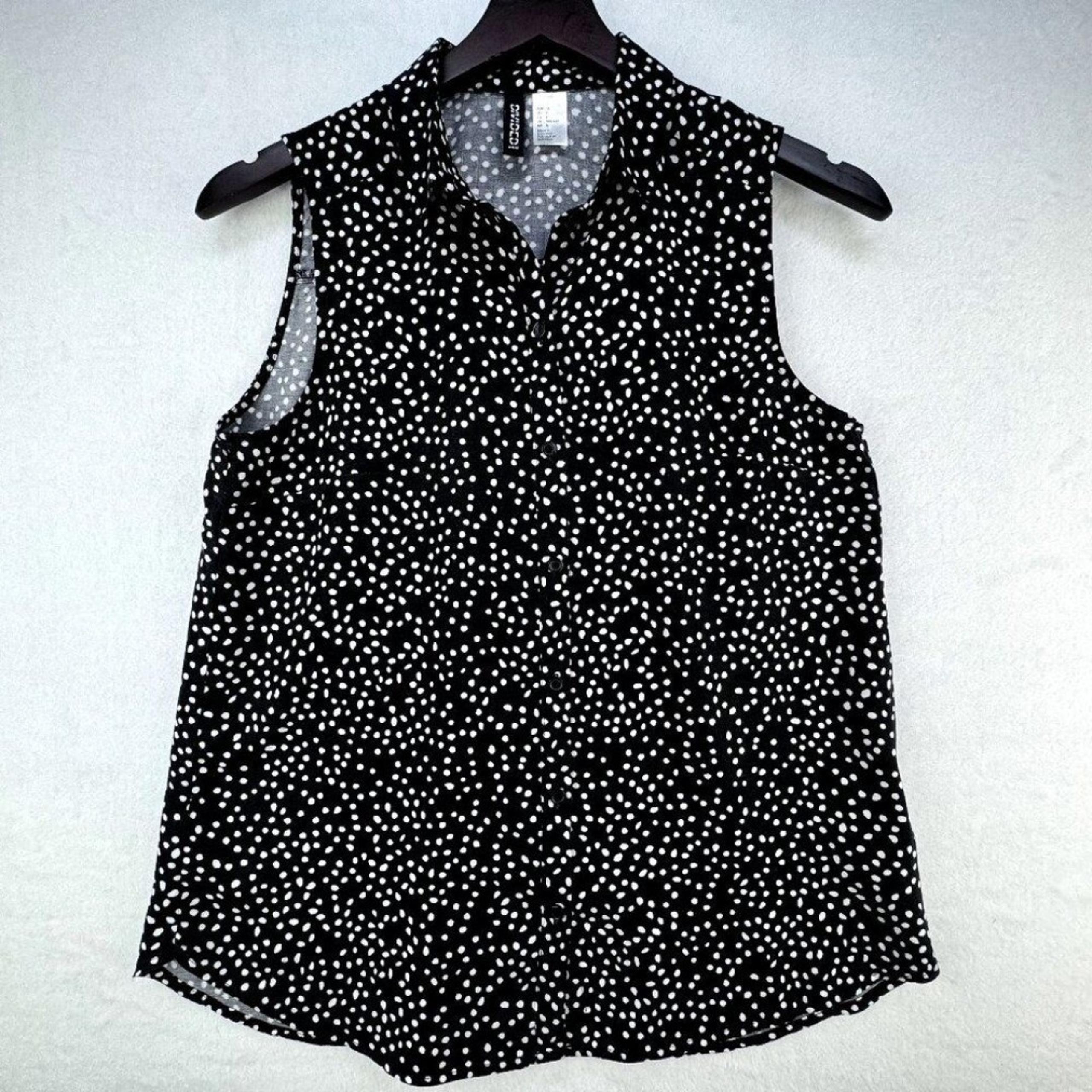 Divided H&M Blouse Women Size 6 collar button down sleeveless Black White spots