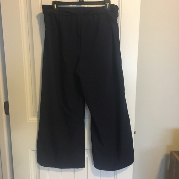 LOVAPPELLA navy blue wide leg crop pants size L