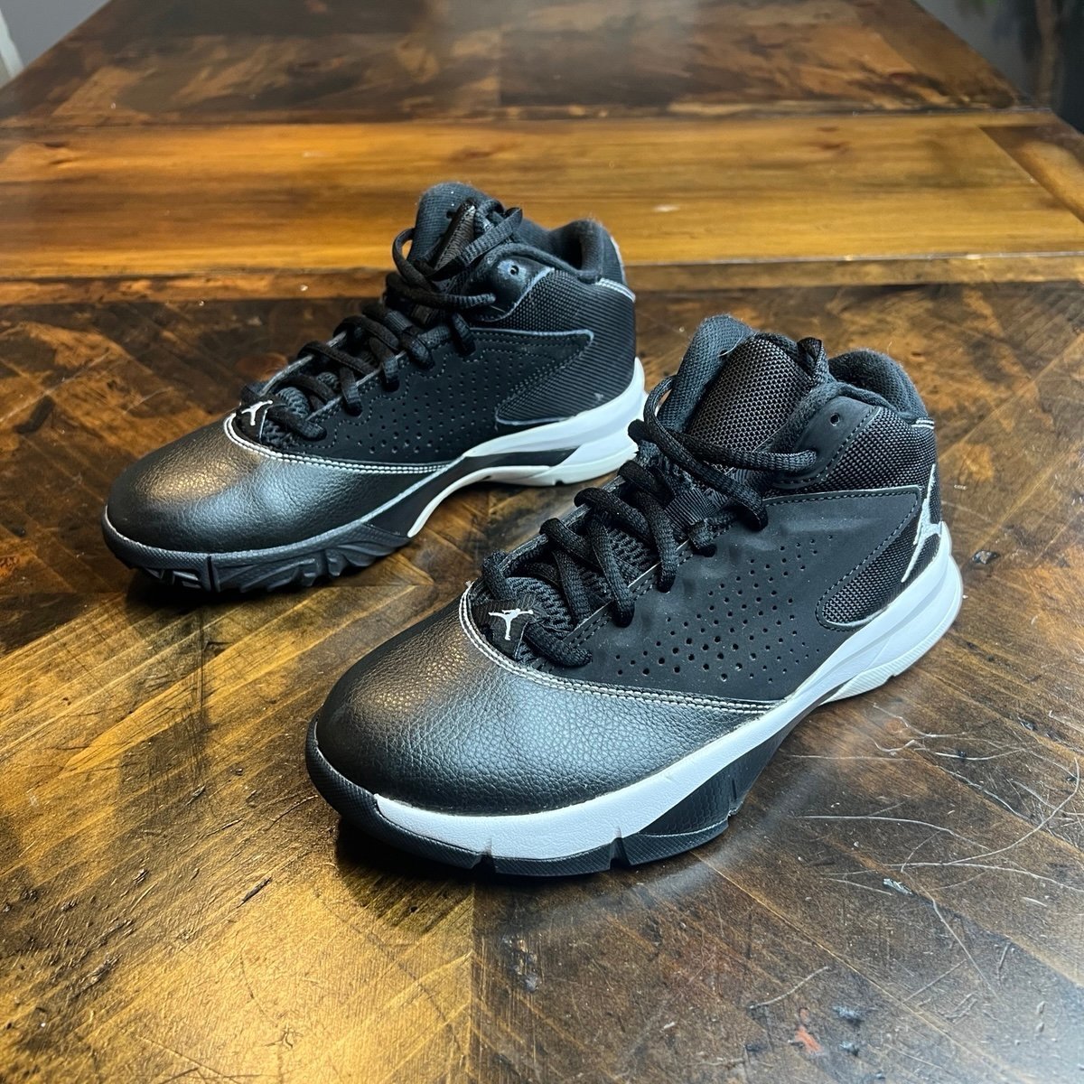 Jordan Court Vision 99 Youth Boys Basketball Shoes Size 4.5Y