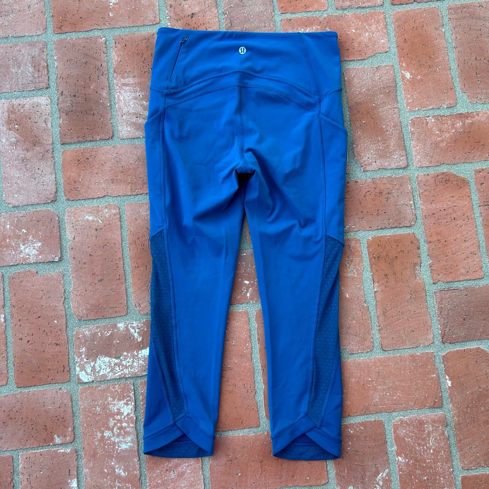 Lululemon Cropped Blue Leggings With Pockets Size 6! Hardly Worn!