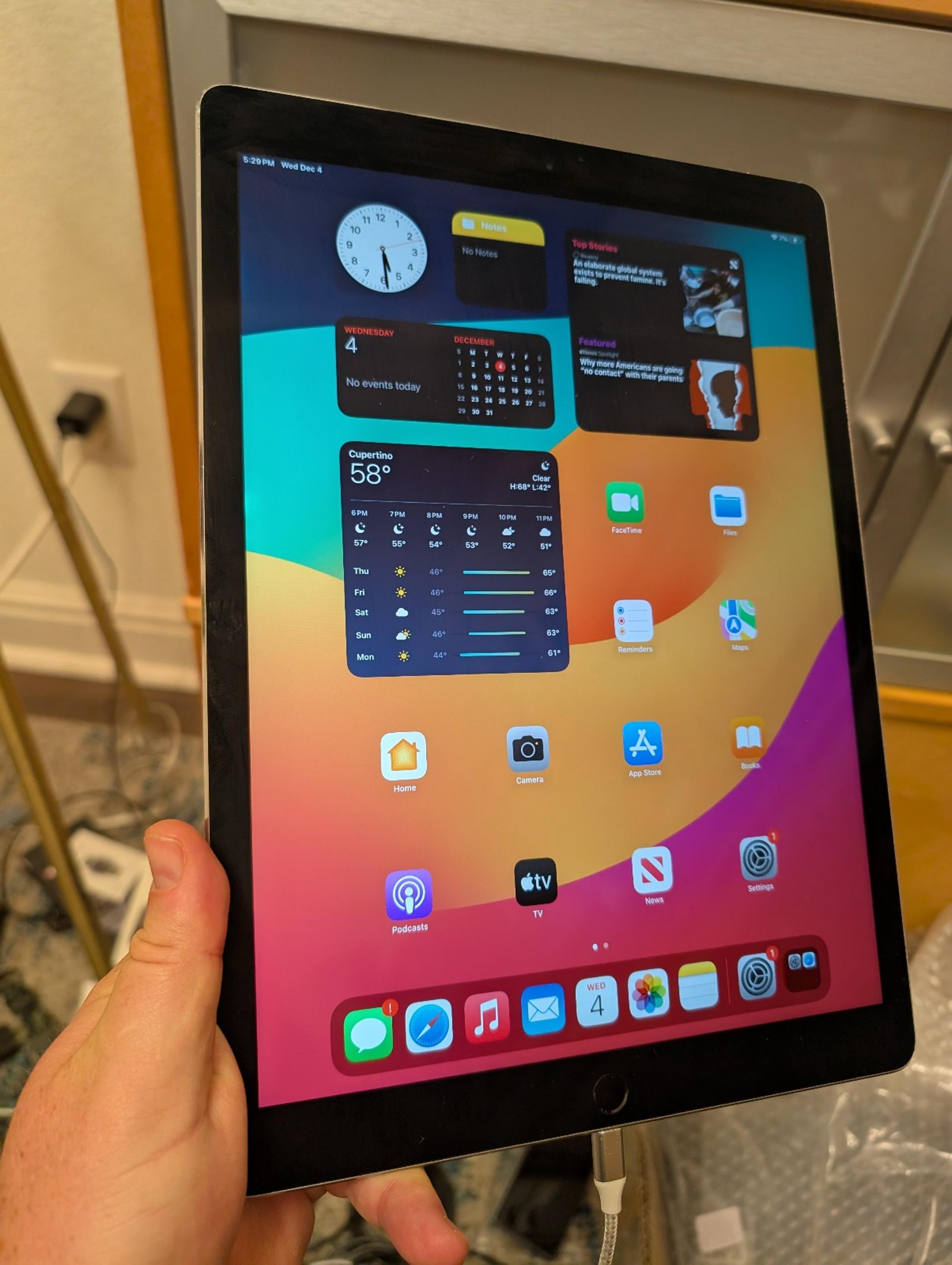 12.9" Sim Unlocked Apple Ipad pro 2nd gen 64gb