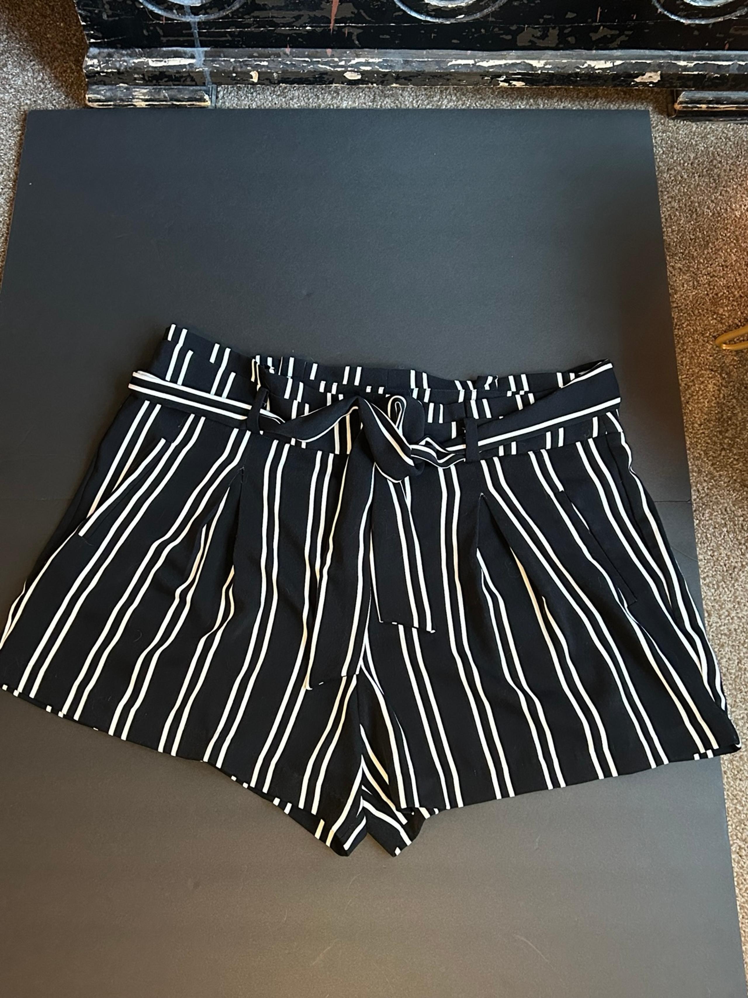 Torrid Womens 16 Black &White Stripe Flowy High Waisted Pleated Paper Bag Shorts