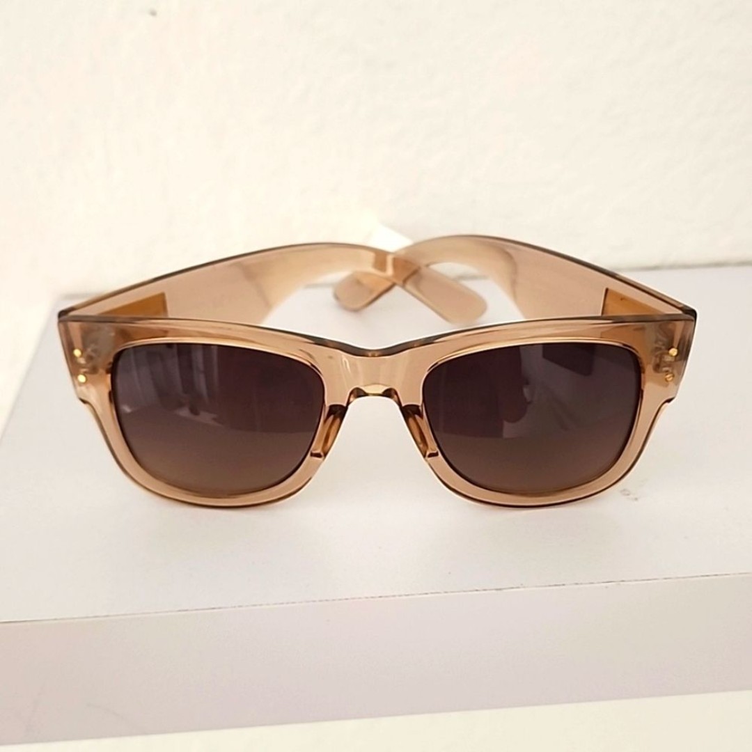 KURT GEIGER LONDON 52mm Square Sunglasses In Crystal Tan/Brown Gradient.