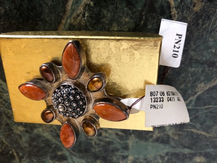 Silver pin w/stone
