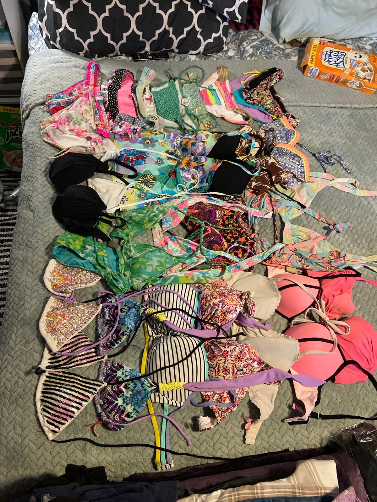 Wholesale 30 pieces Victoria’s Secret all large