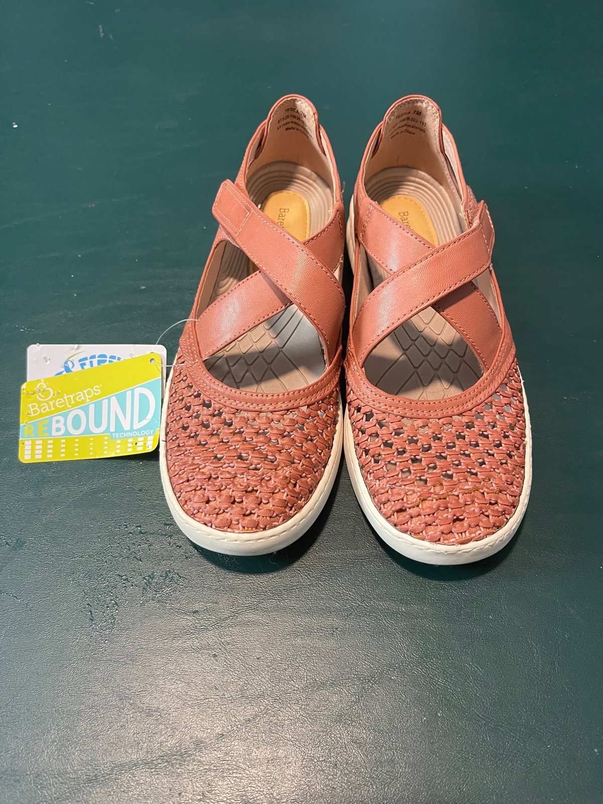 BNWT BareTraps Yesica size 7M