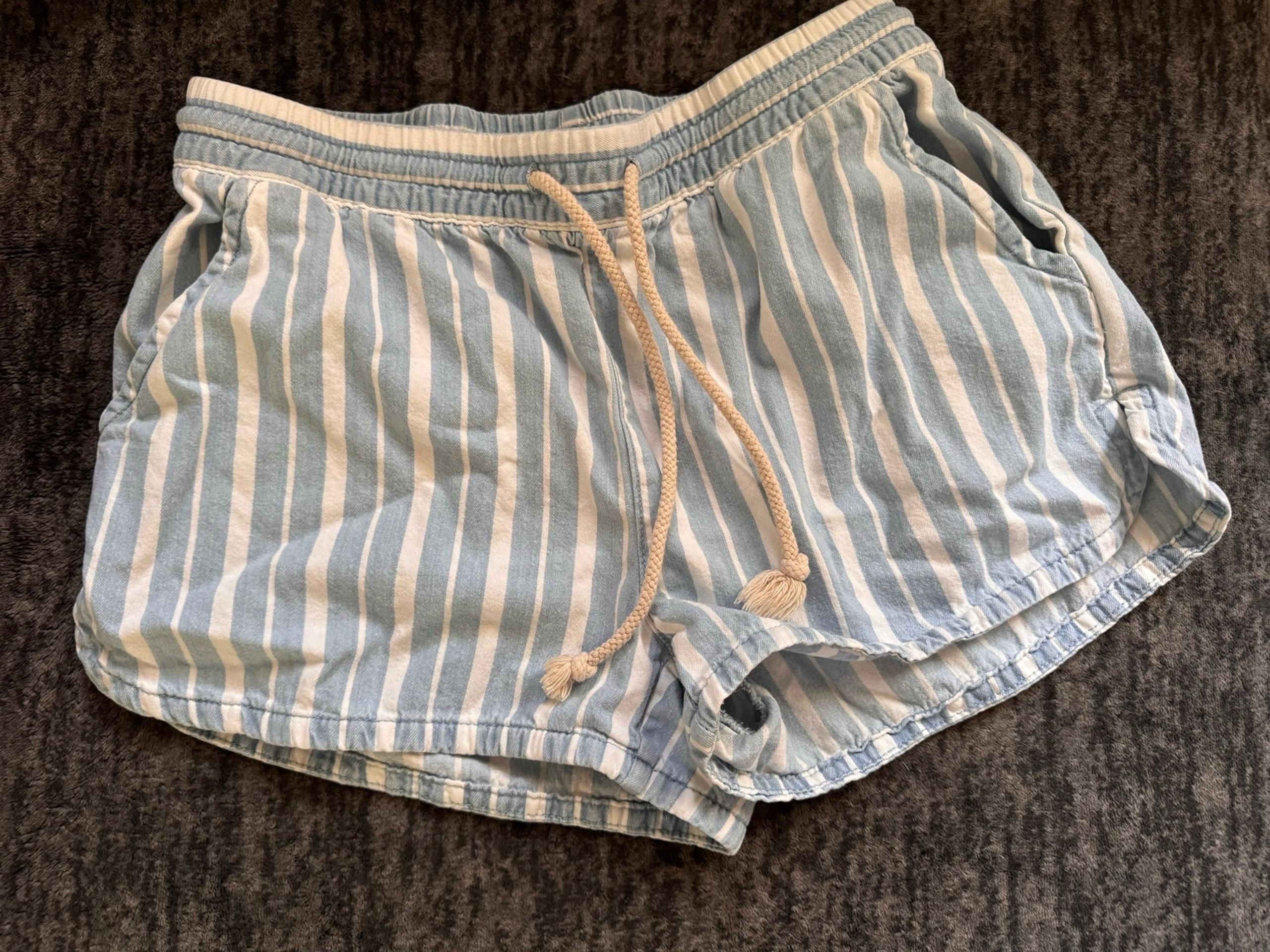 Aerie Shorts Womens Size XSmall Drawstring Pull On White Blue Striped Mid Rise