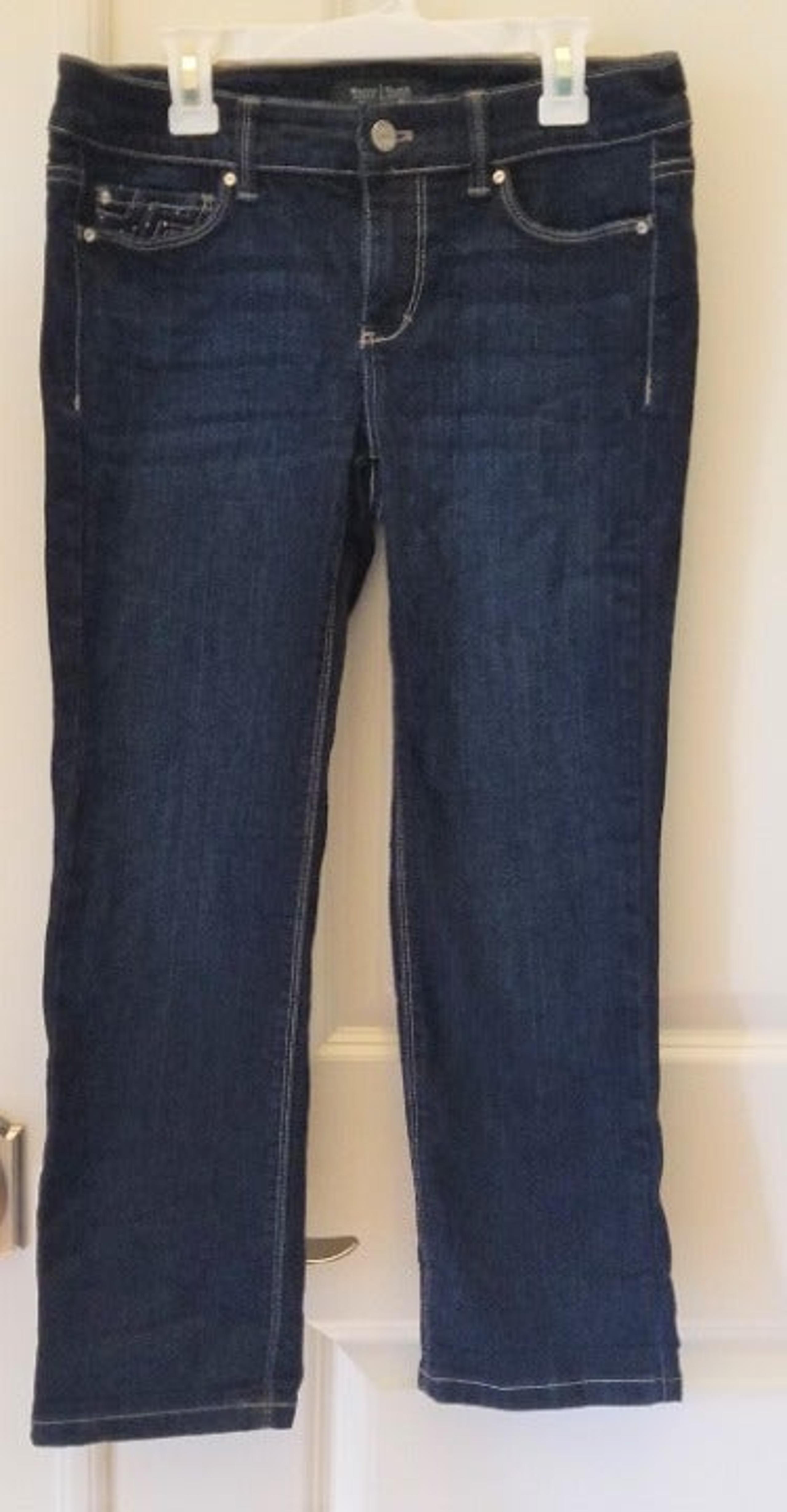White House Black market capri jean