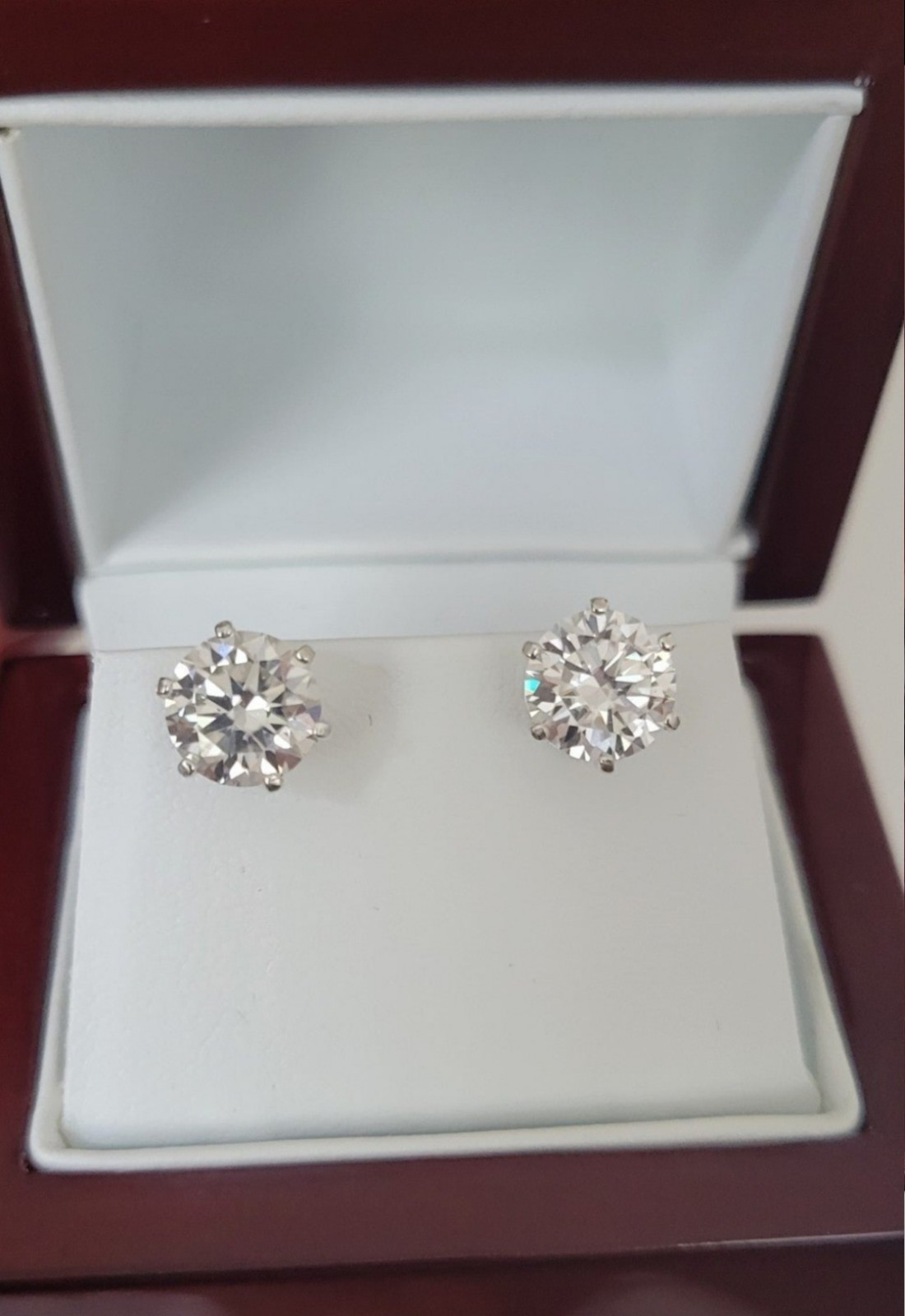 New 4ct Certified Moissanite Stud Earrings