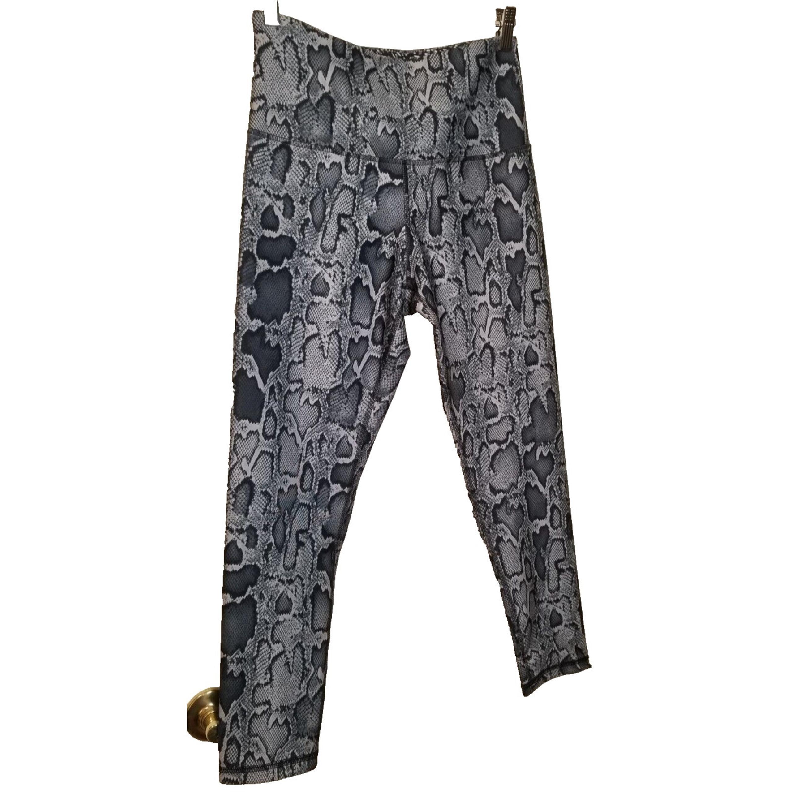 MARIKA - WOMEN'S GRAY SNAKESKIN ATHLETIC CROPPED YOGA PANTS LEGGINGS - SIZE L