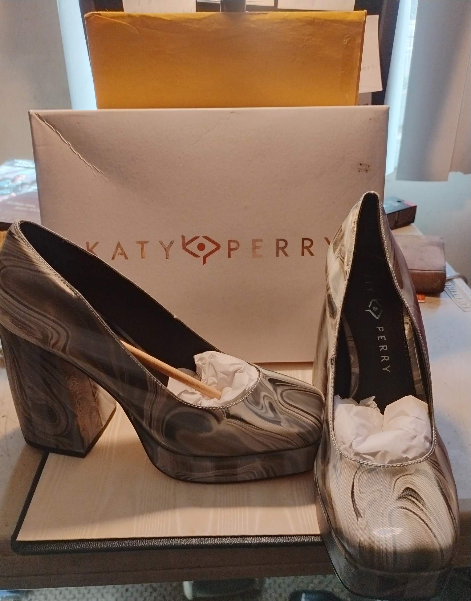 Katy Perry Uplift Gray Swirl Pumps KP2125 8 M / 38