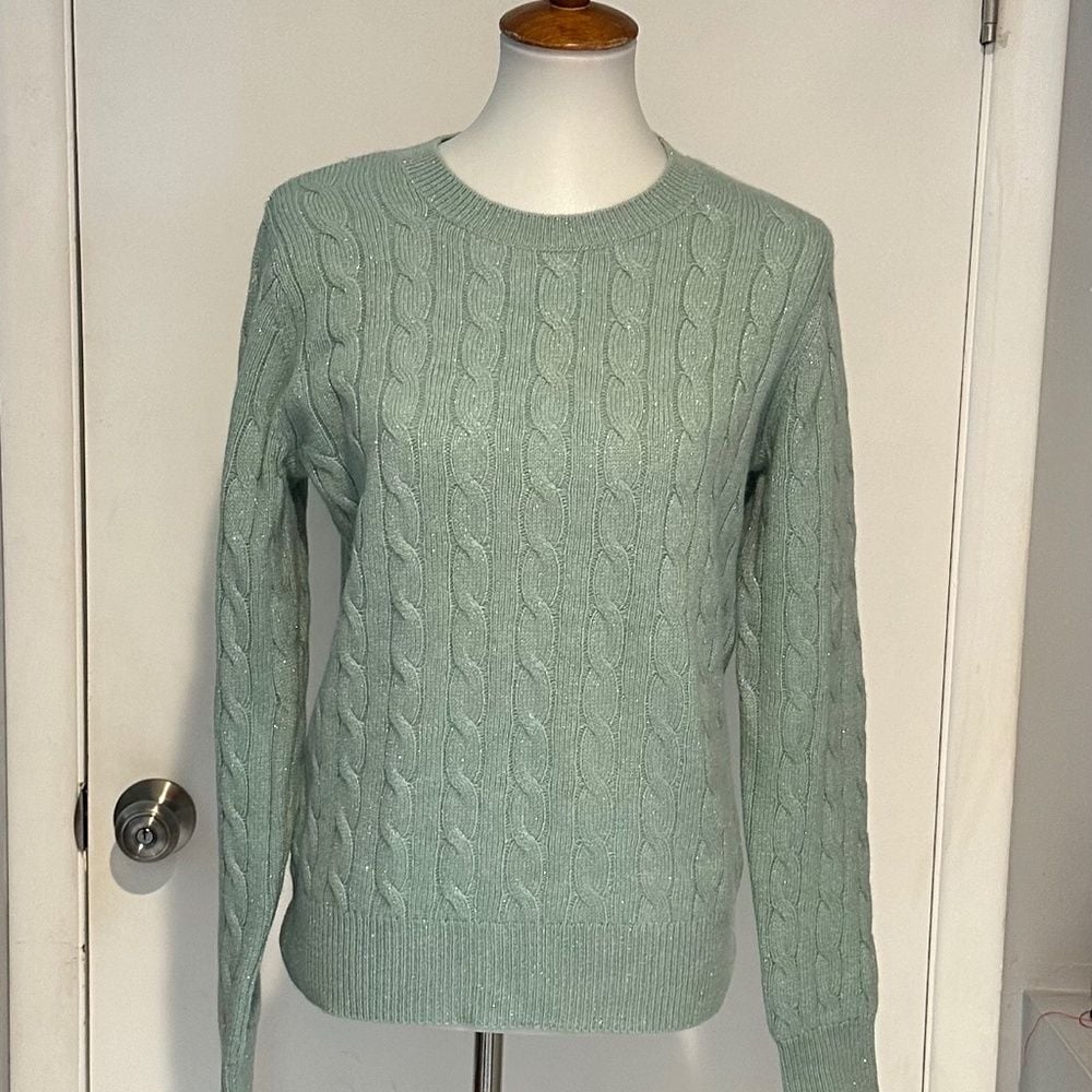 Vineyard Vines Cashmere Cable-Knit Crewneck Sweater - Size M - NEW With Tags.