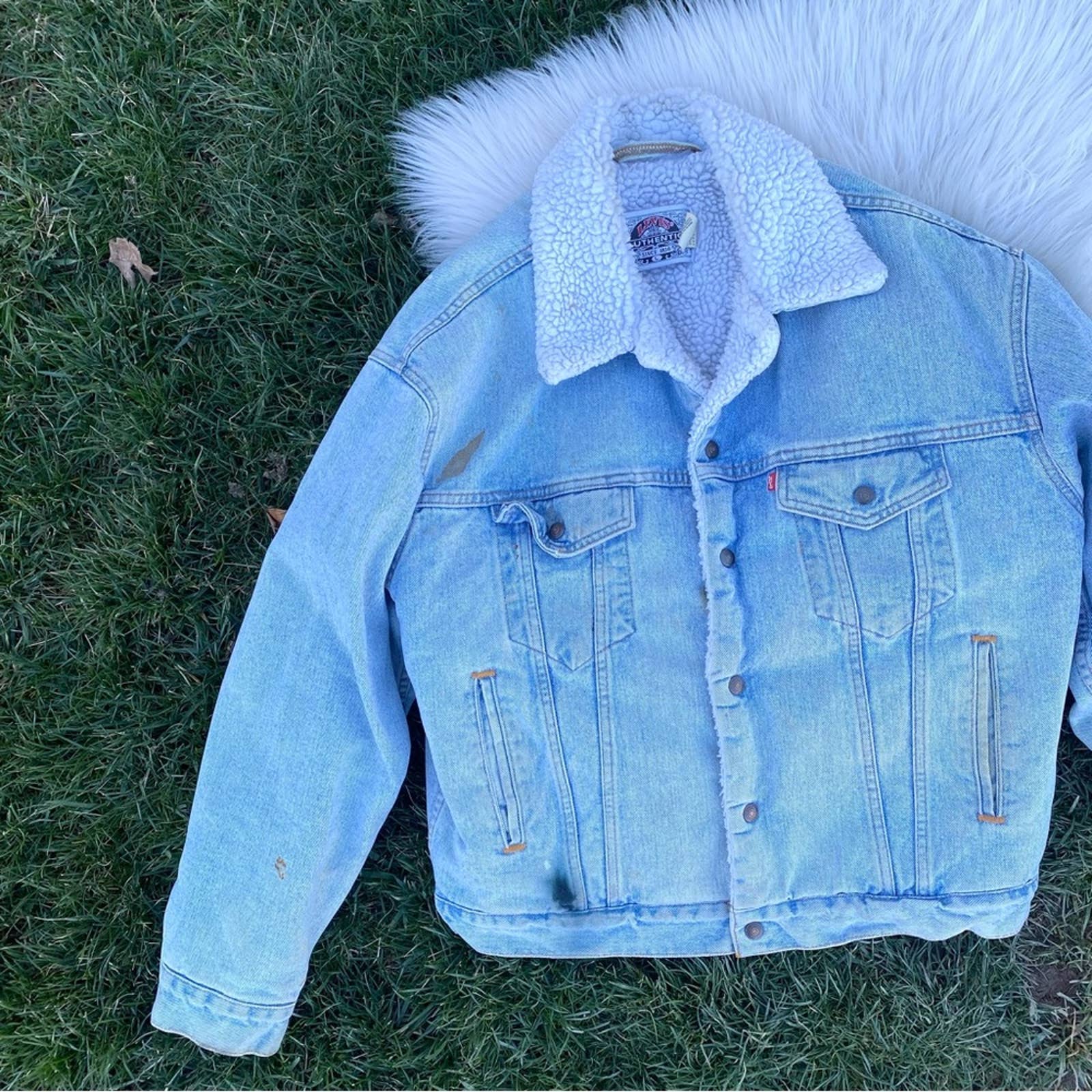 The 70’s Levi’s jean denim jacket cotton with sheep wool lining large