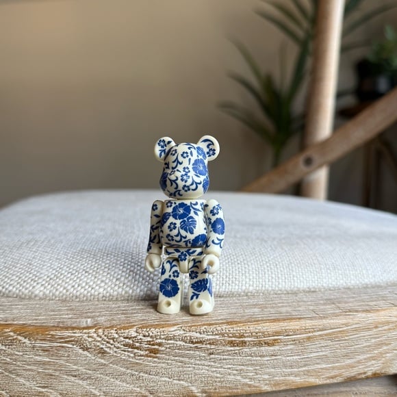 Bearbrick series 4 secret pattern blue and white floral 100%