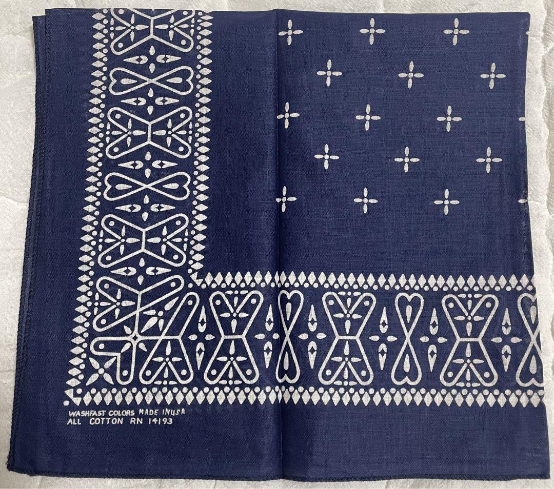 Deadstock vintage bandana with a cross pattern.