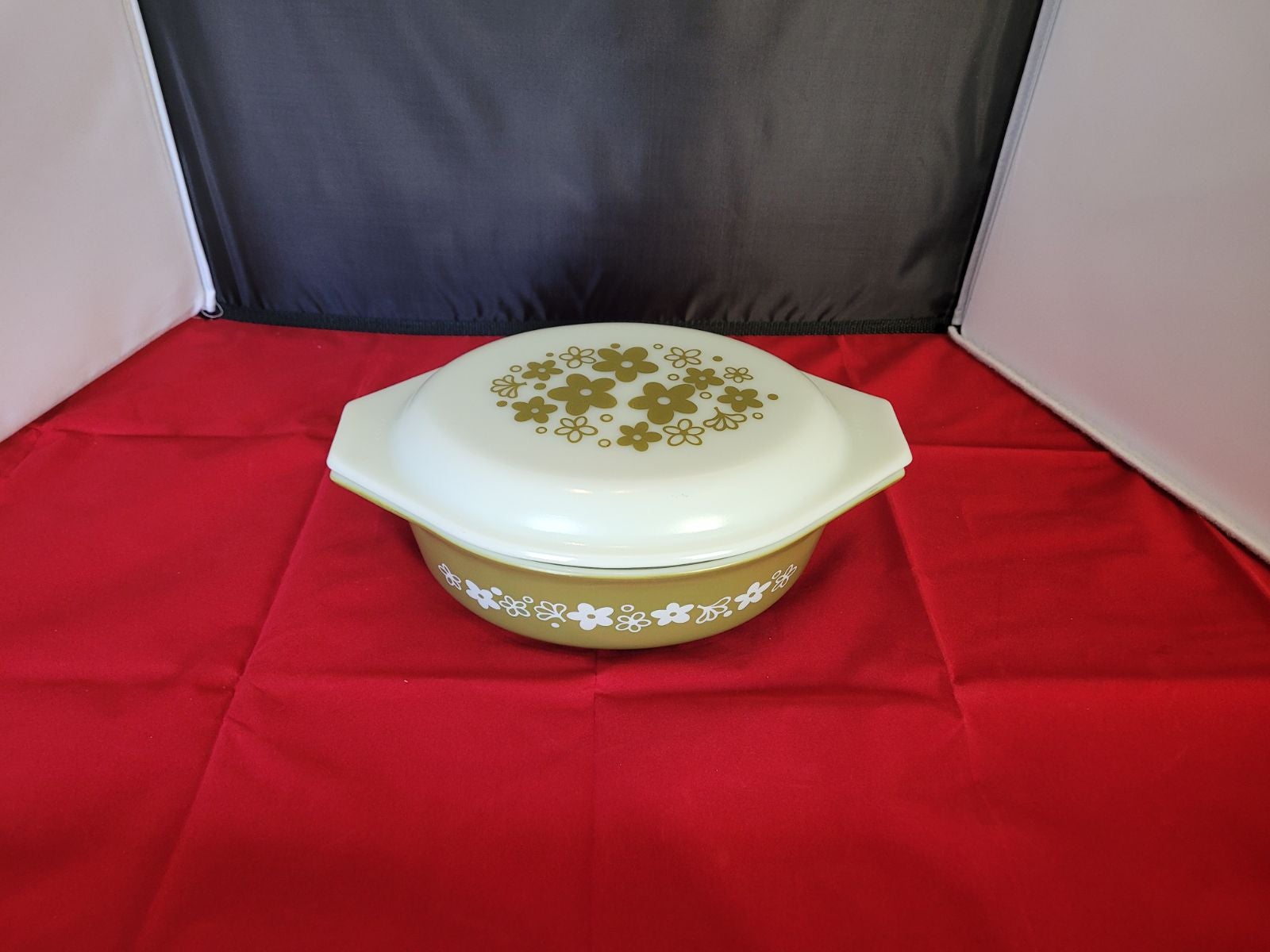 Pyrex Oval Crazy Daisy 043 and lid