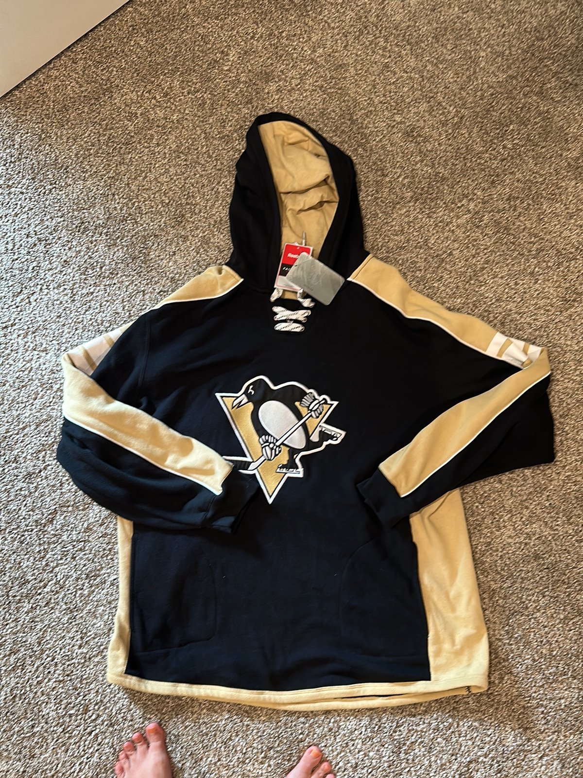 Men’s 2XL Penguins hoodie