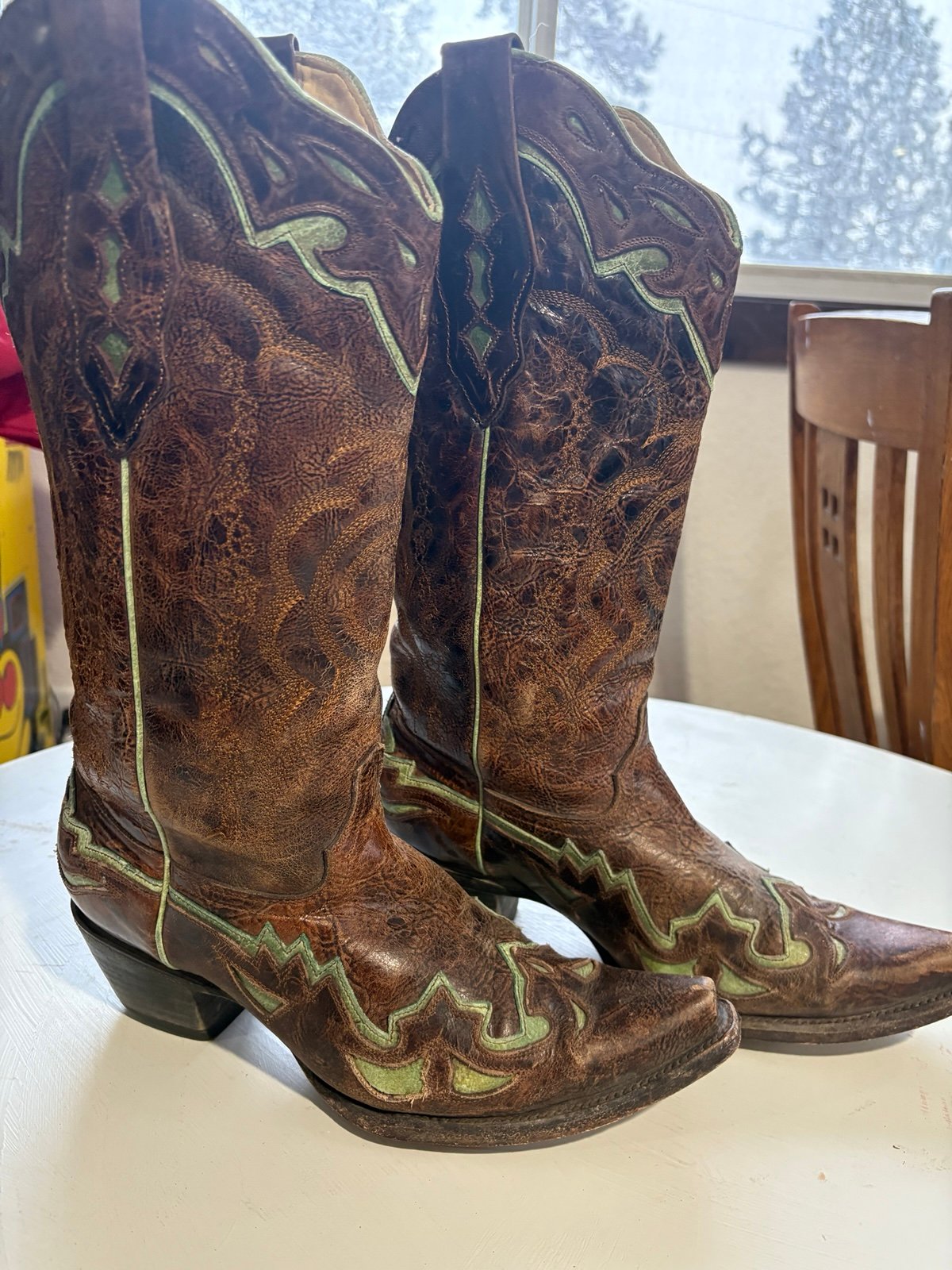 Corral Circle G women’s snip toe leather cowboy boots size 9 detailed leather