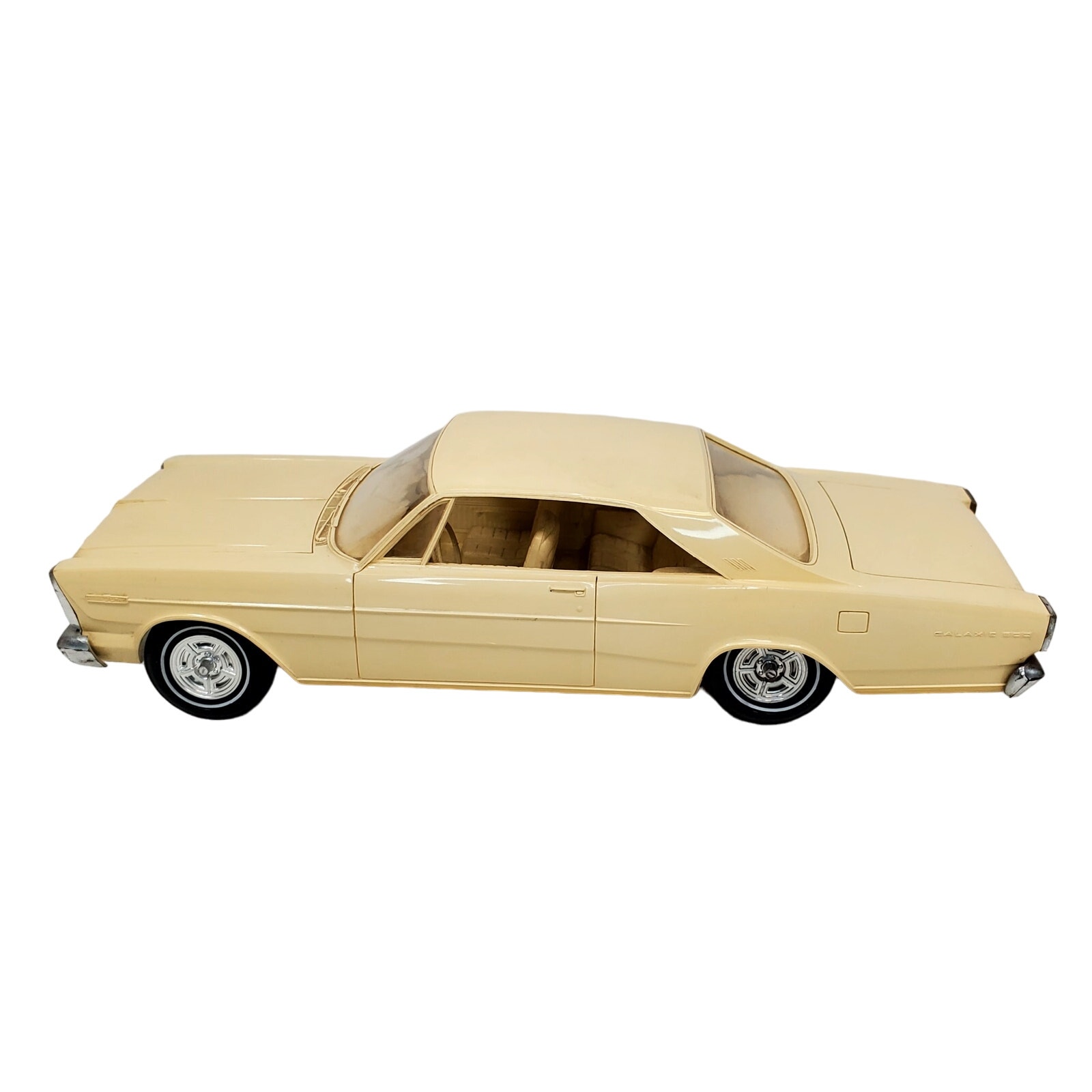 1966 Cream White Ford Galaxie 500 7 Litre Hardtop AMT Promotional Car Rare