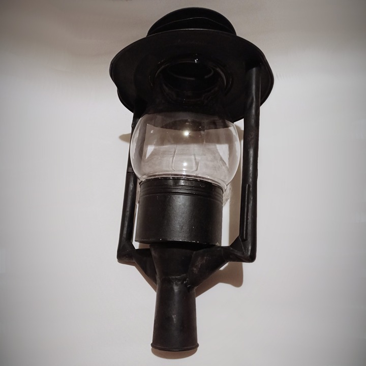 Pre-1916 Dietz #3 Tubular Globe 24 Streetlamp body, flount, globe (NO burner)