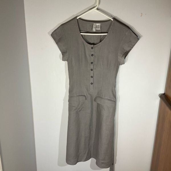 Sahalie Grey Linen Shirtdress. XS. Half Buttonup. Flap pockets Beautiful