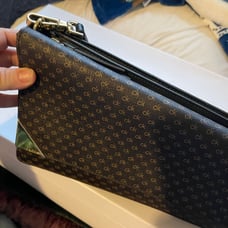Handbags is new never used