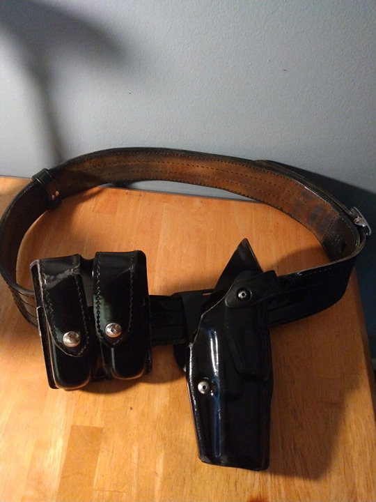 Safariland Holster and Belt For GLOCK 17.22- Safariland Duty Holster