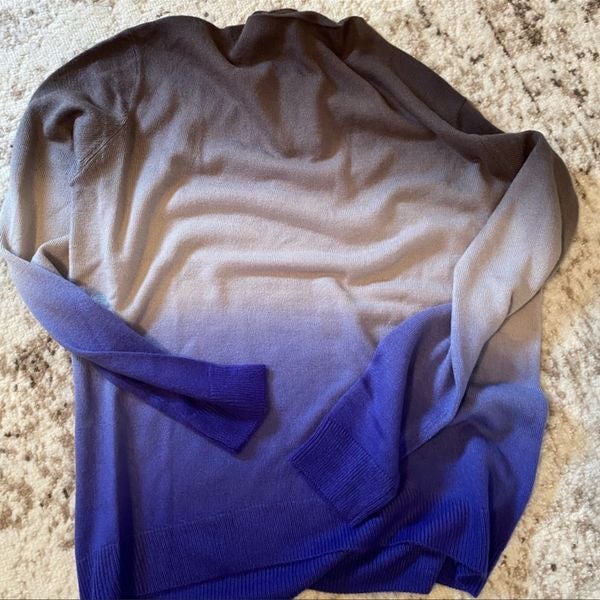 Beautiful Ombré Light Sweater Sz Large