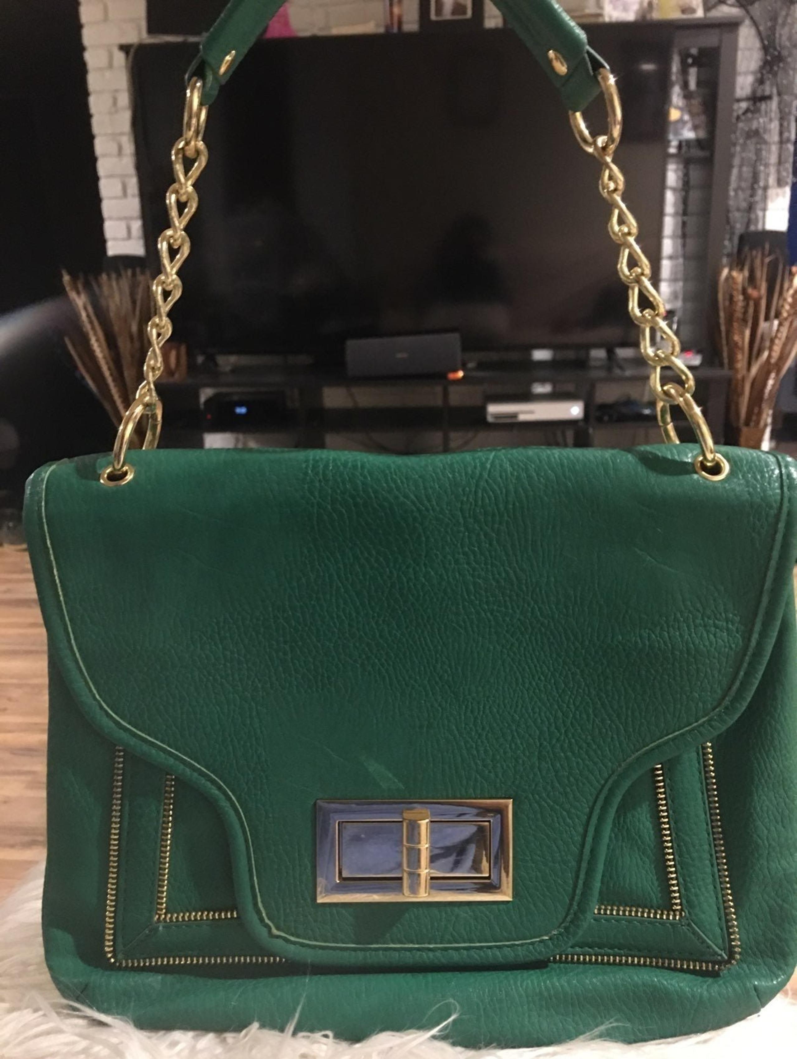 Very cute pocketbook....