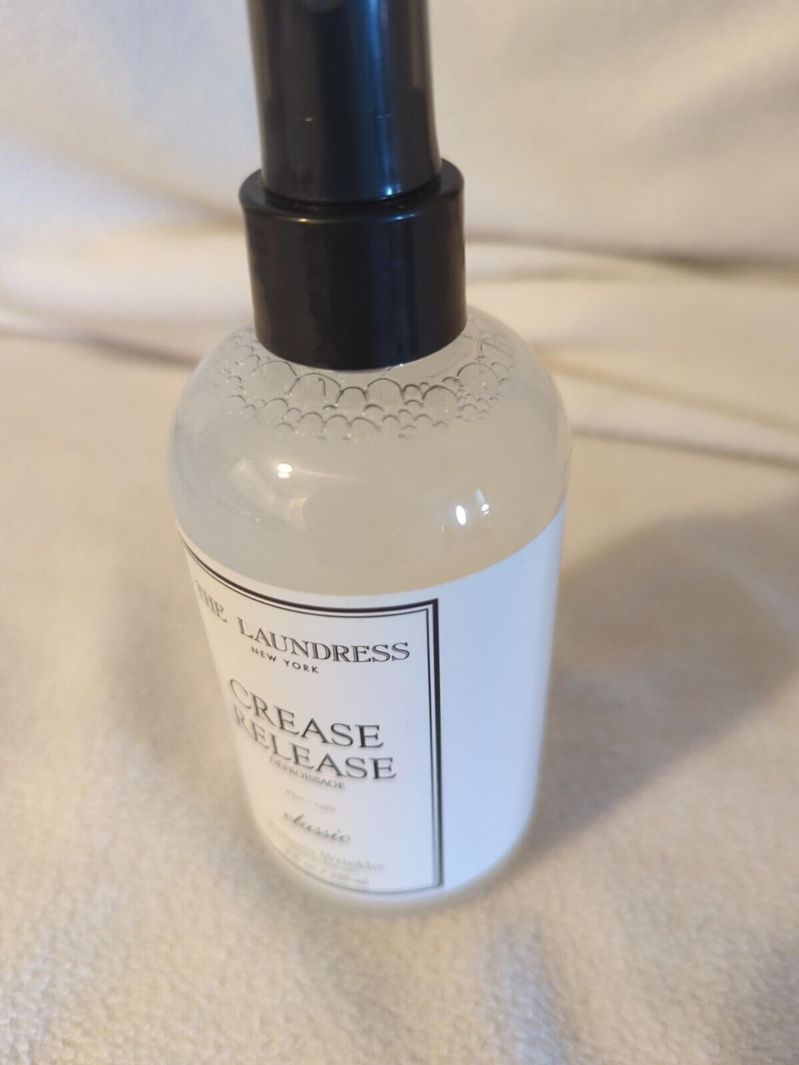The Laundress New York CREASE RELEASE Fabric Wrinkle Remover 8oz 250ml