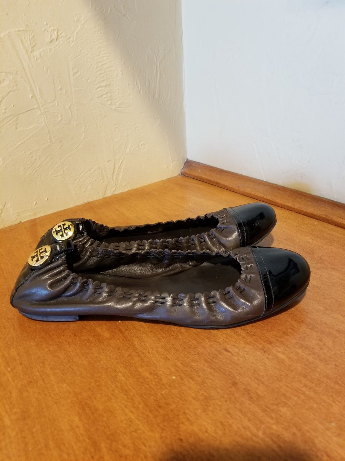 Authentic Tory Burch Leather Flats