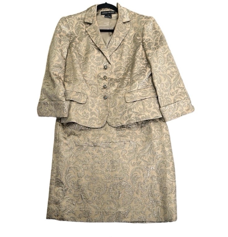 Jones New York 2 peice metallic beige skirt suit size 12 new