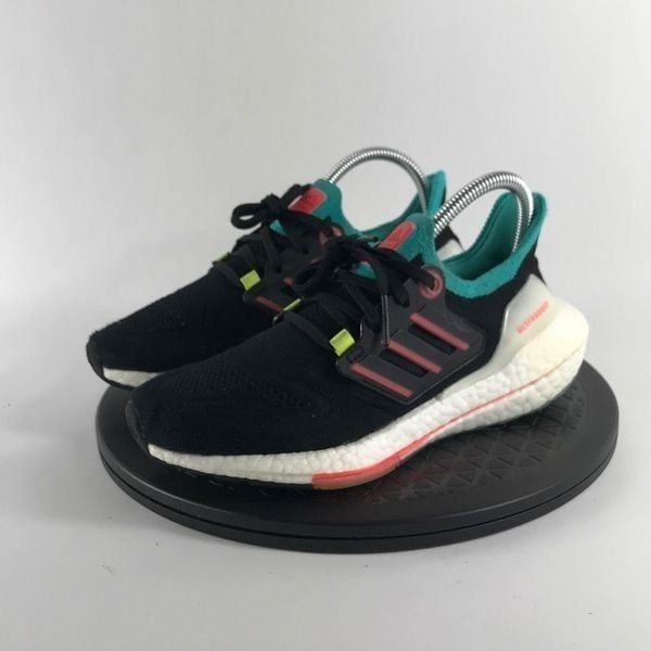 Adidas UltraBoost 22 Black Trail Running Shoes GY4516 Women’s Size 6 (5Y)