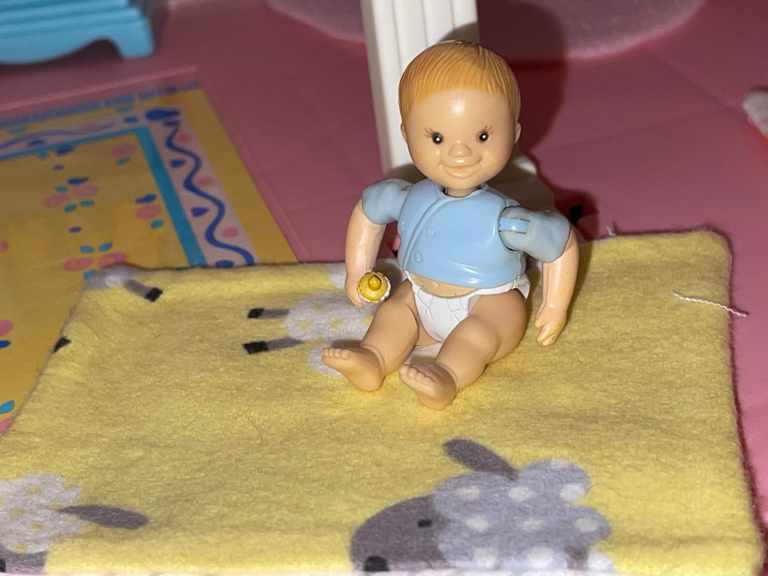 2005 baby boy infant & blanket loving family cute!