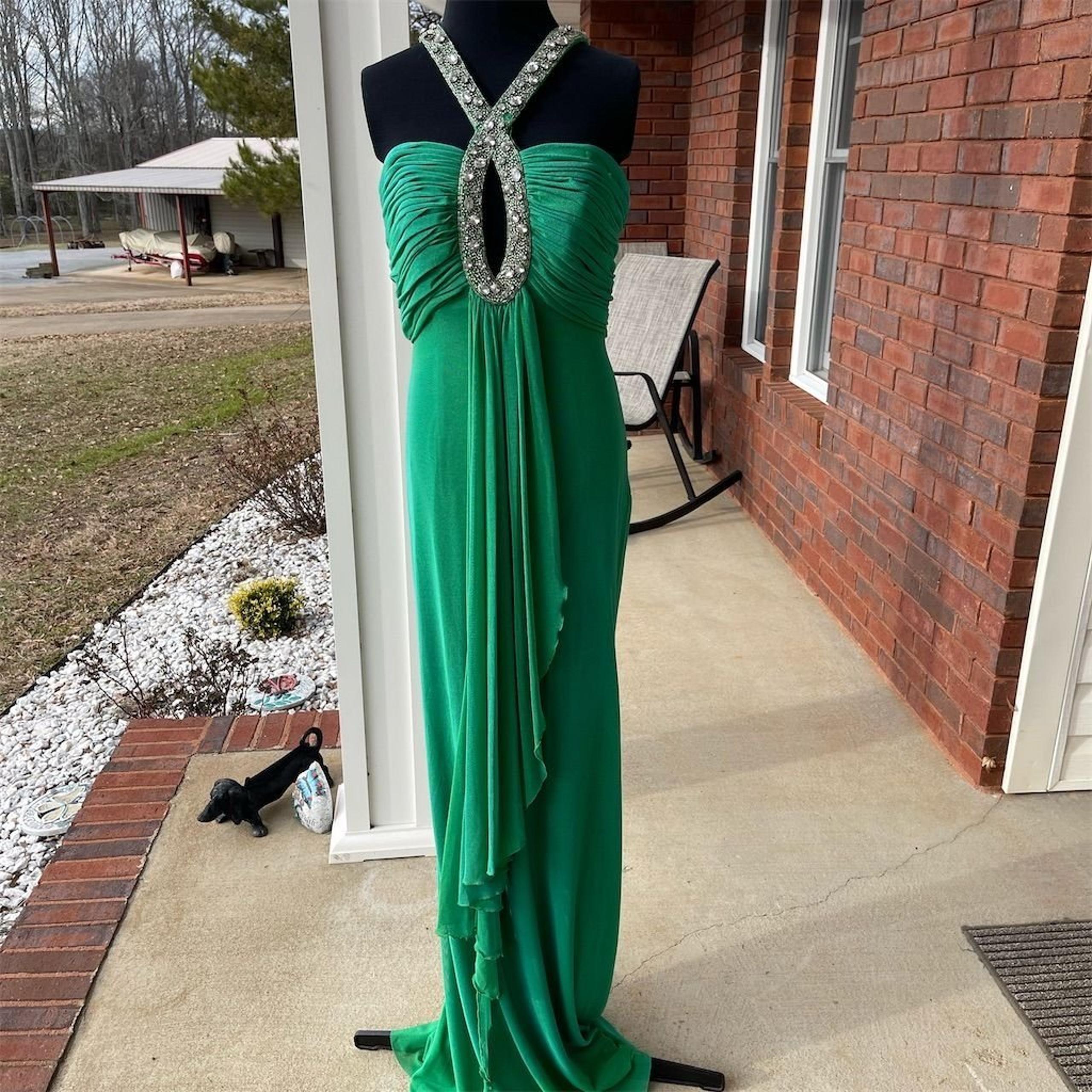 Beyond by Jovani Women's Green Halter Evening Gown Size 8 Long Formal prom
