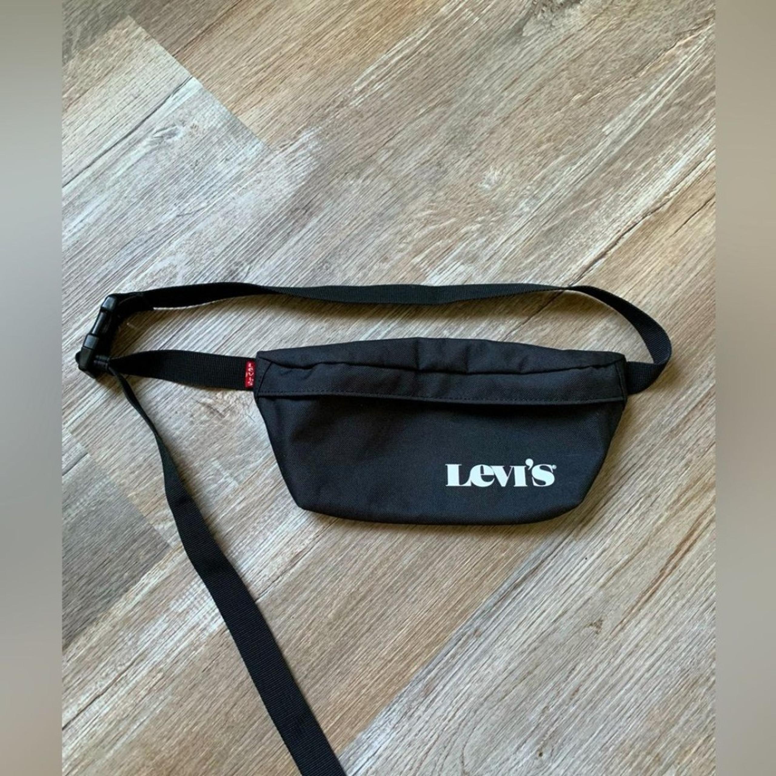 Levi’s Waist Fanny Pack Crossbody Bag Adjustable Double Zipper Black White Small