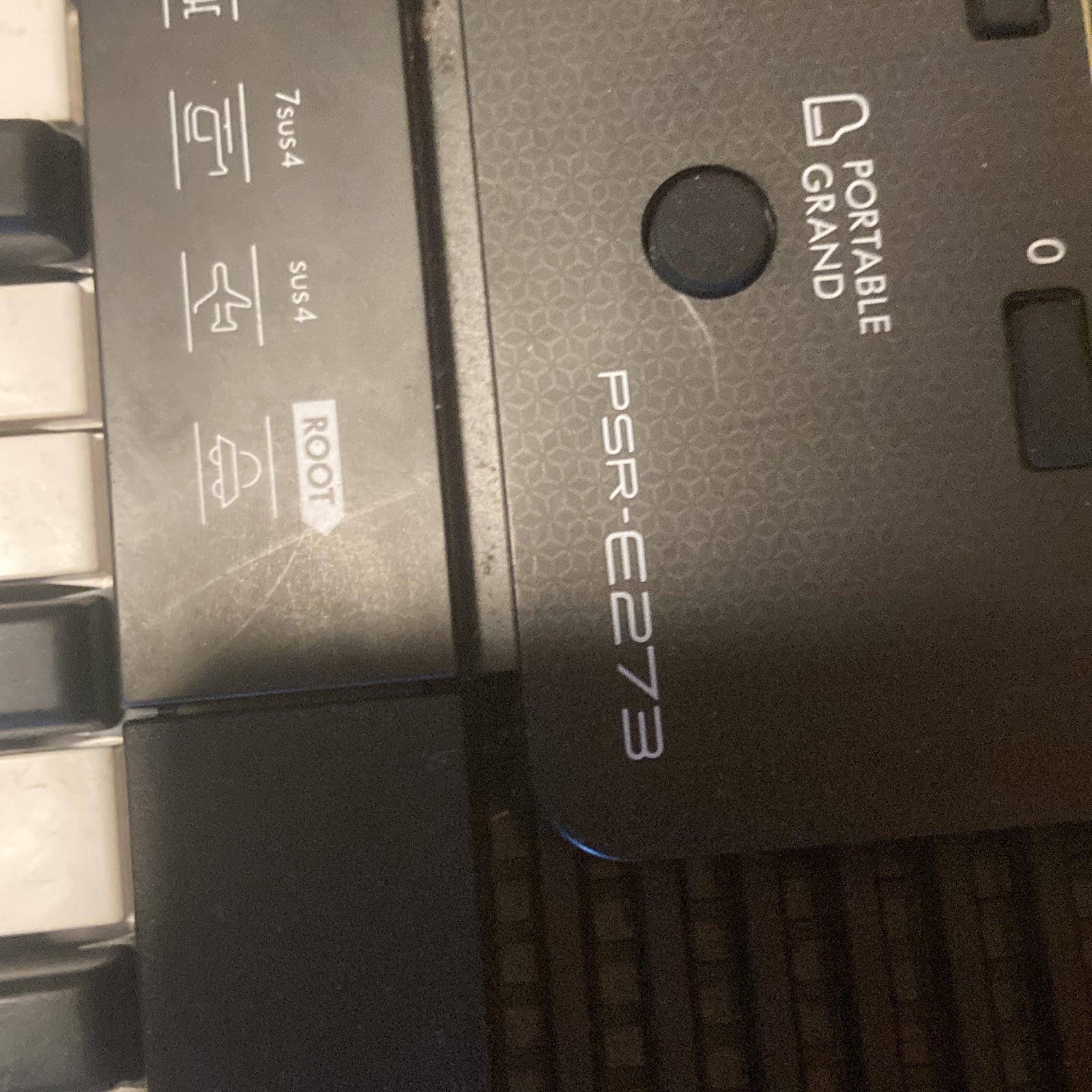 Yamaha PSR-E273 61 Key Keyboard