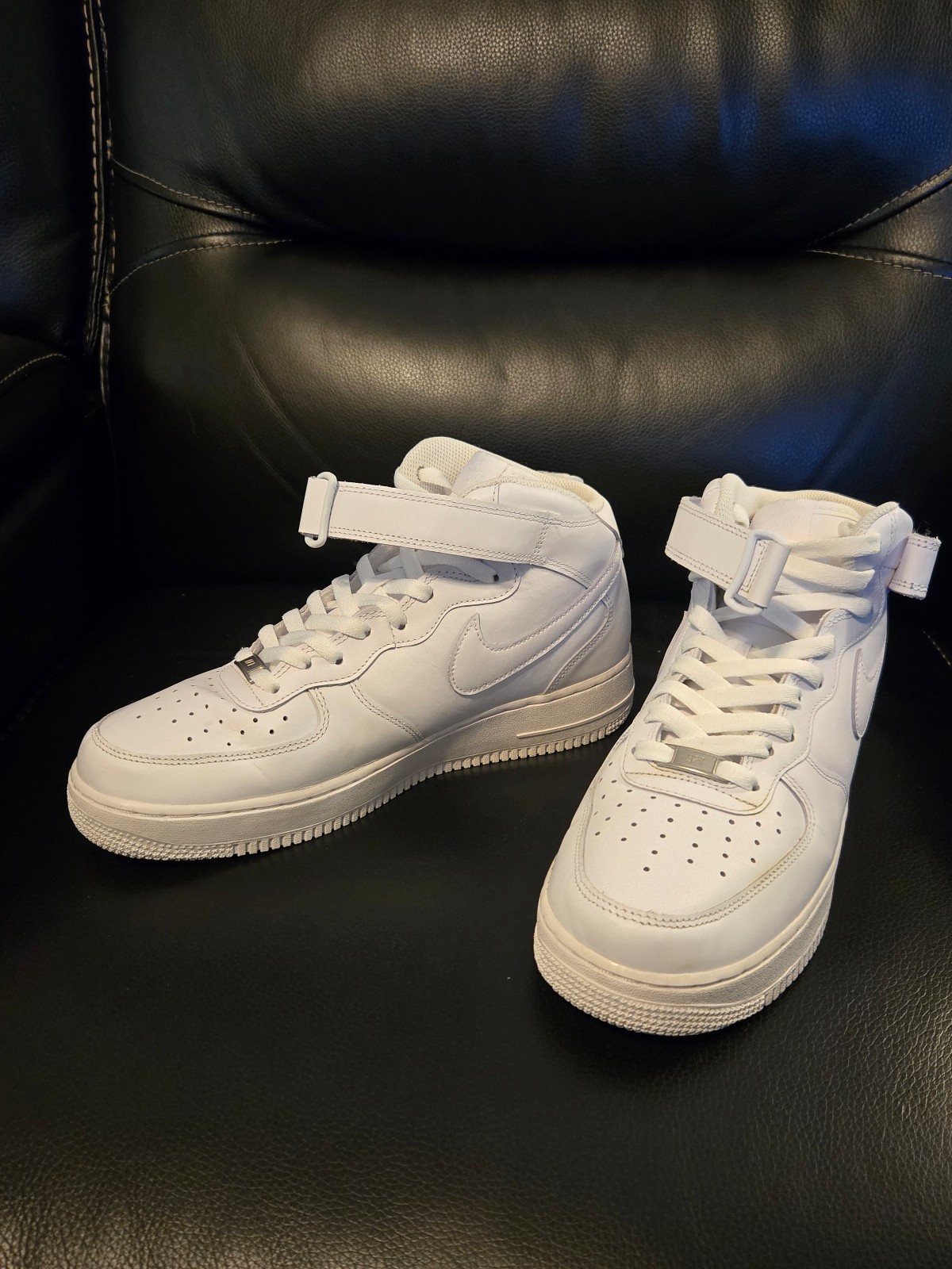 Nik Air Force 1's Mid Sneakers. Great Condition.