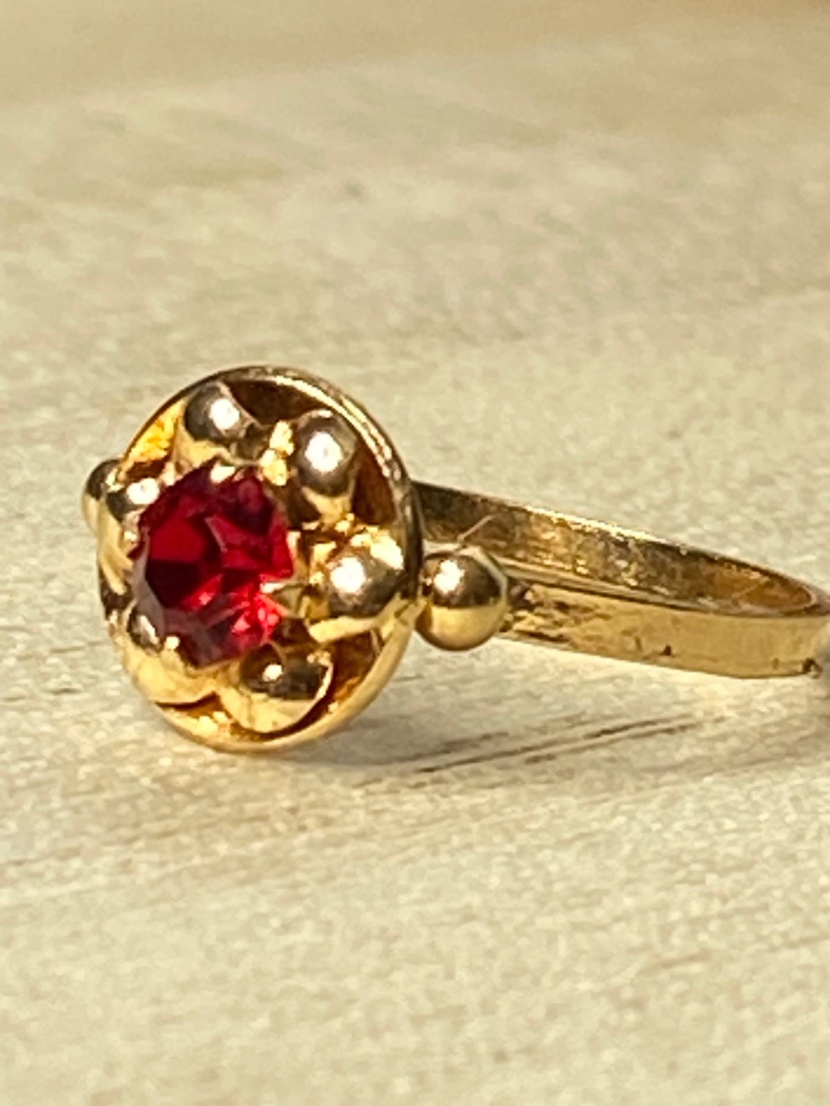 VINTAGE 18k Gold Ruby Ring - Baby/Child Size 3.5 US