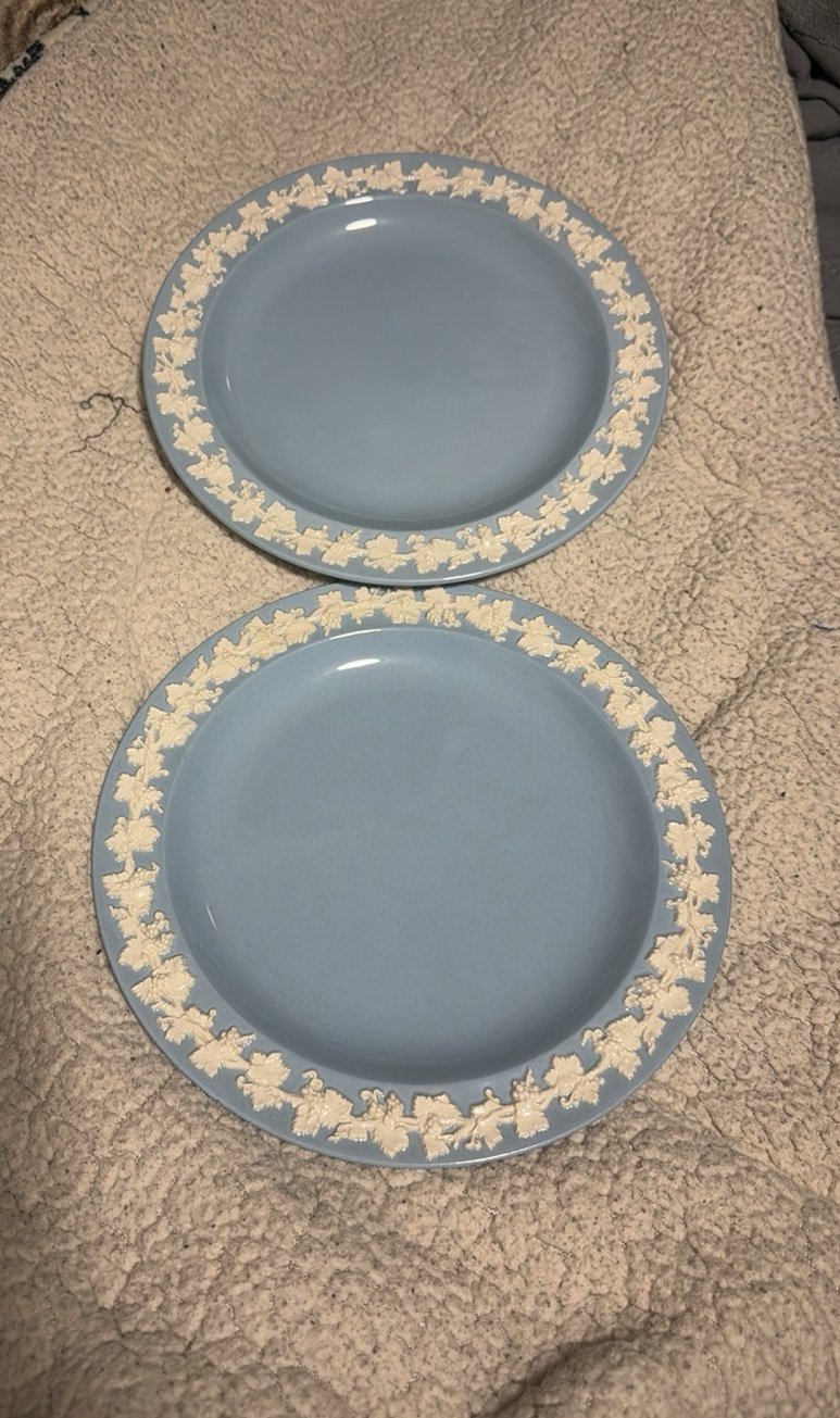 Wedgwood Queensware Cream on Lavender Smooth Dinner Plate 9 3/4” Lot 2