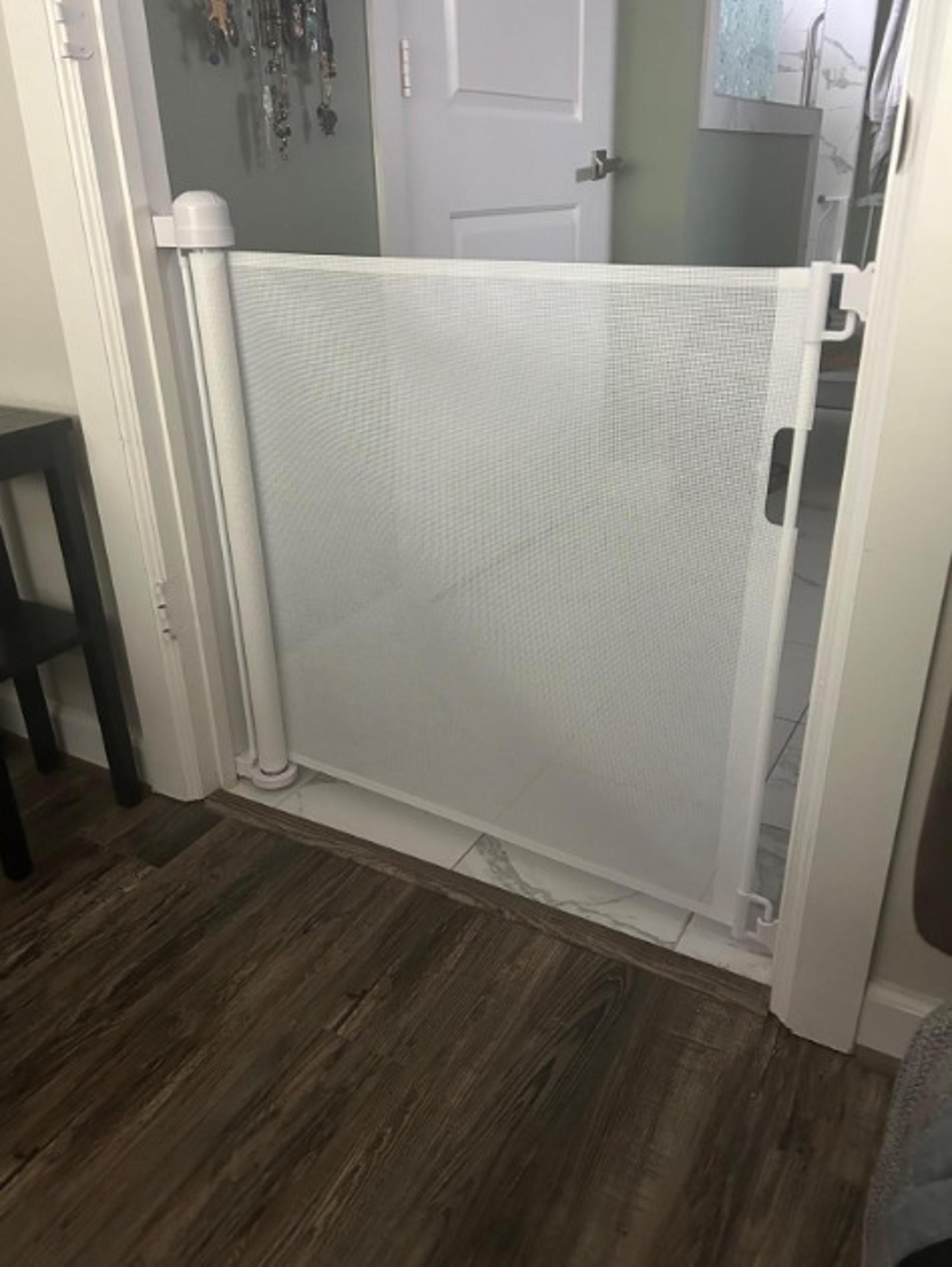 Retractable Baby Gate, Extra Wide Safety Kids or Pets Gate, 33” Tall