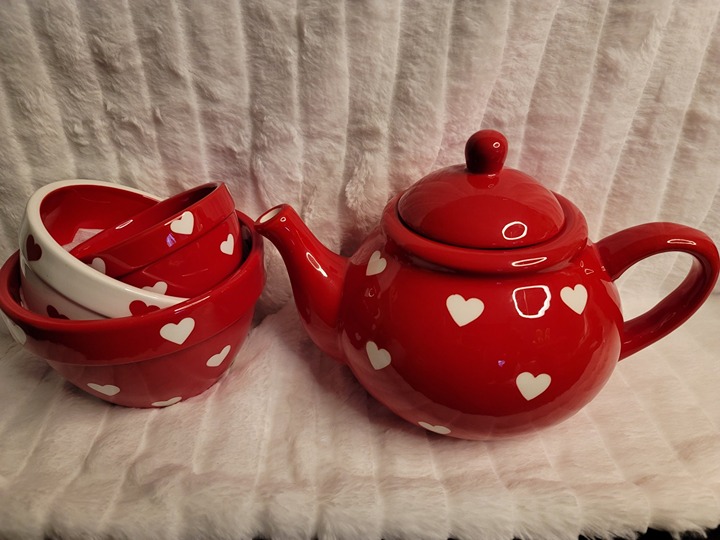 Terramoto Valentine's Red Teapot & Nesting Bowls w/Hearts