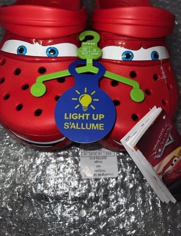 lightning mcqueen Crocs size 6