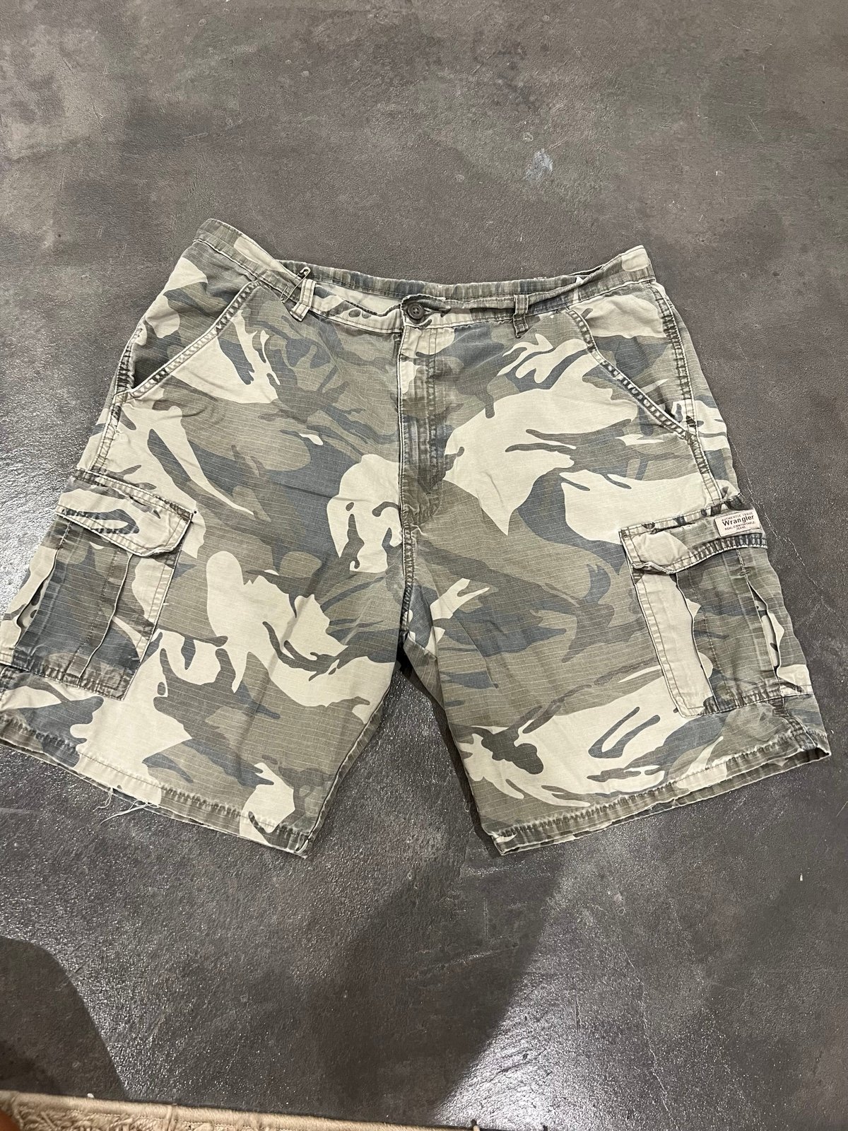 Camp cargo shorts