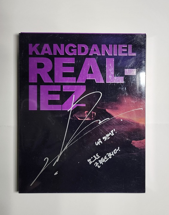 Kang Daniel Realiez Signed / Autograped Album