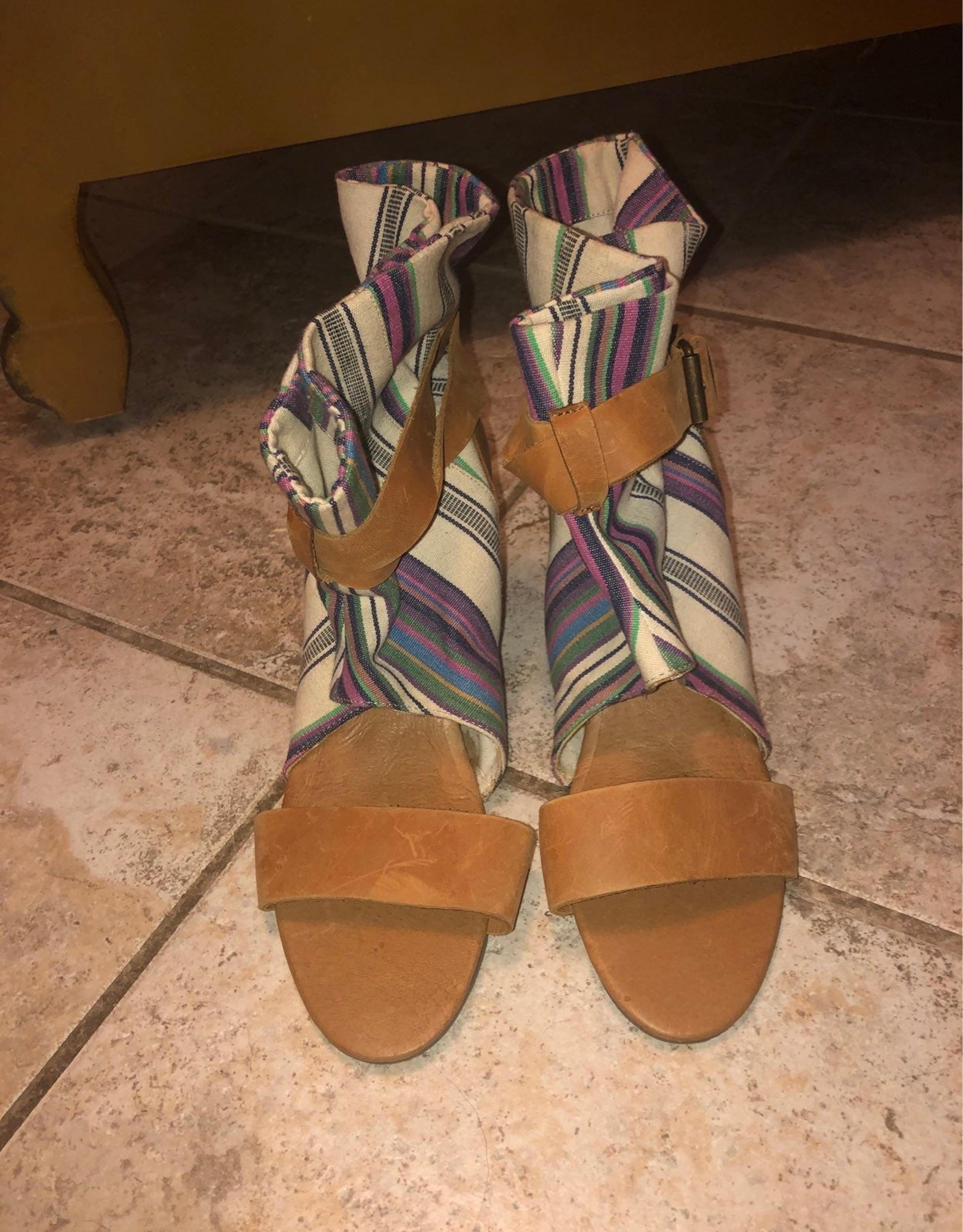 Women's 80/20 Boho. size 10