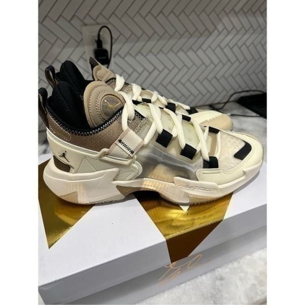 Nike Jordan Why Not .5? Style#: DC3637-102 SZ 9.5 M 11W