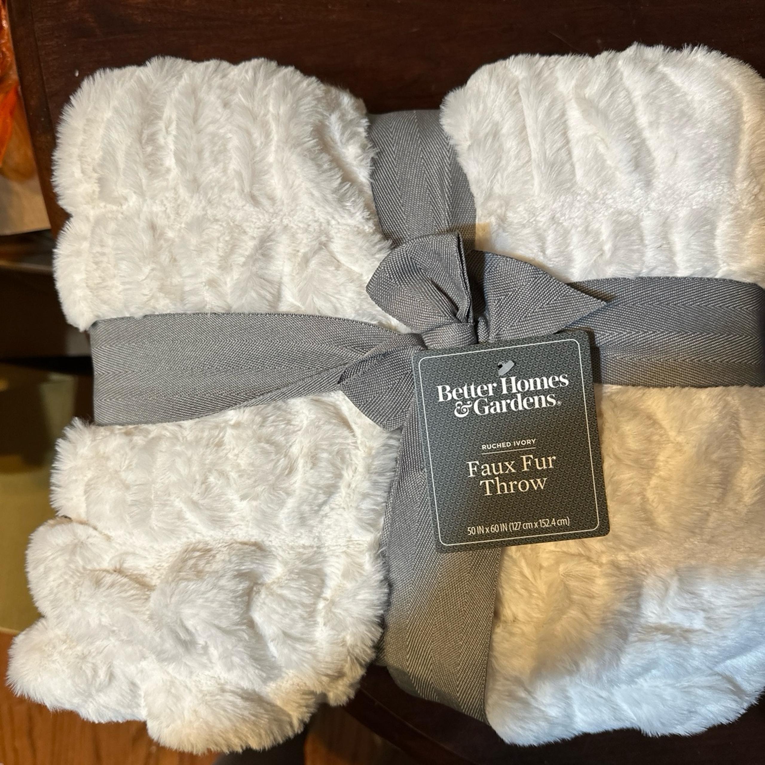 Faux fur throw blanket new