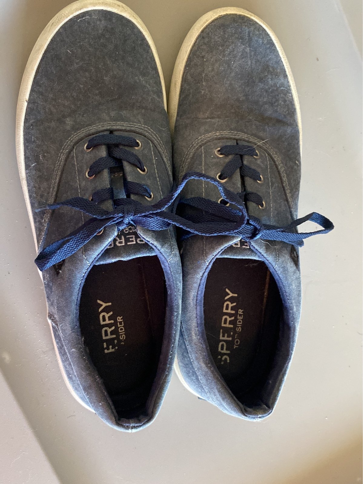 Men’s size 9 Sperry deck shoes – light blue denim color