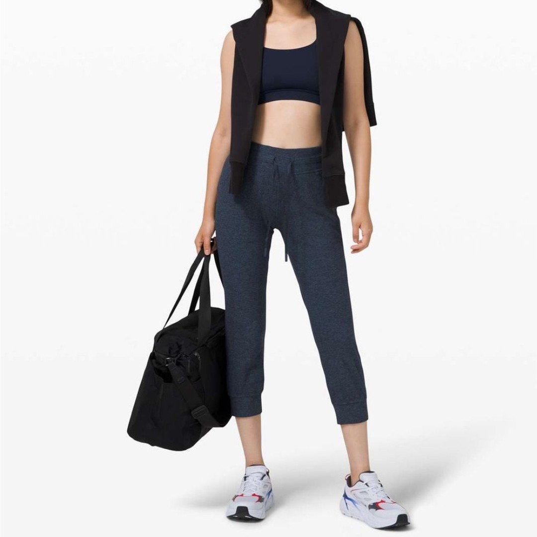 Lululemon Ready to Rulu Jogger Crop in Heathered True Navy / Black Size